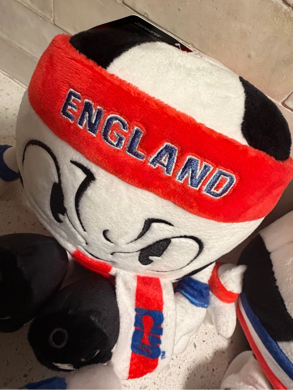 Jazwares FIFA World Cup 26 Plush Stuffed Animal - England Black, White & Red - Picture 2 of 10